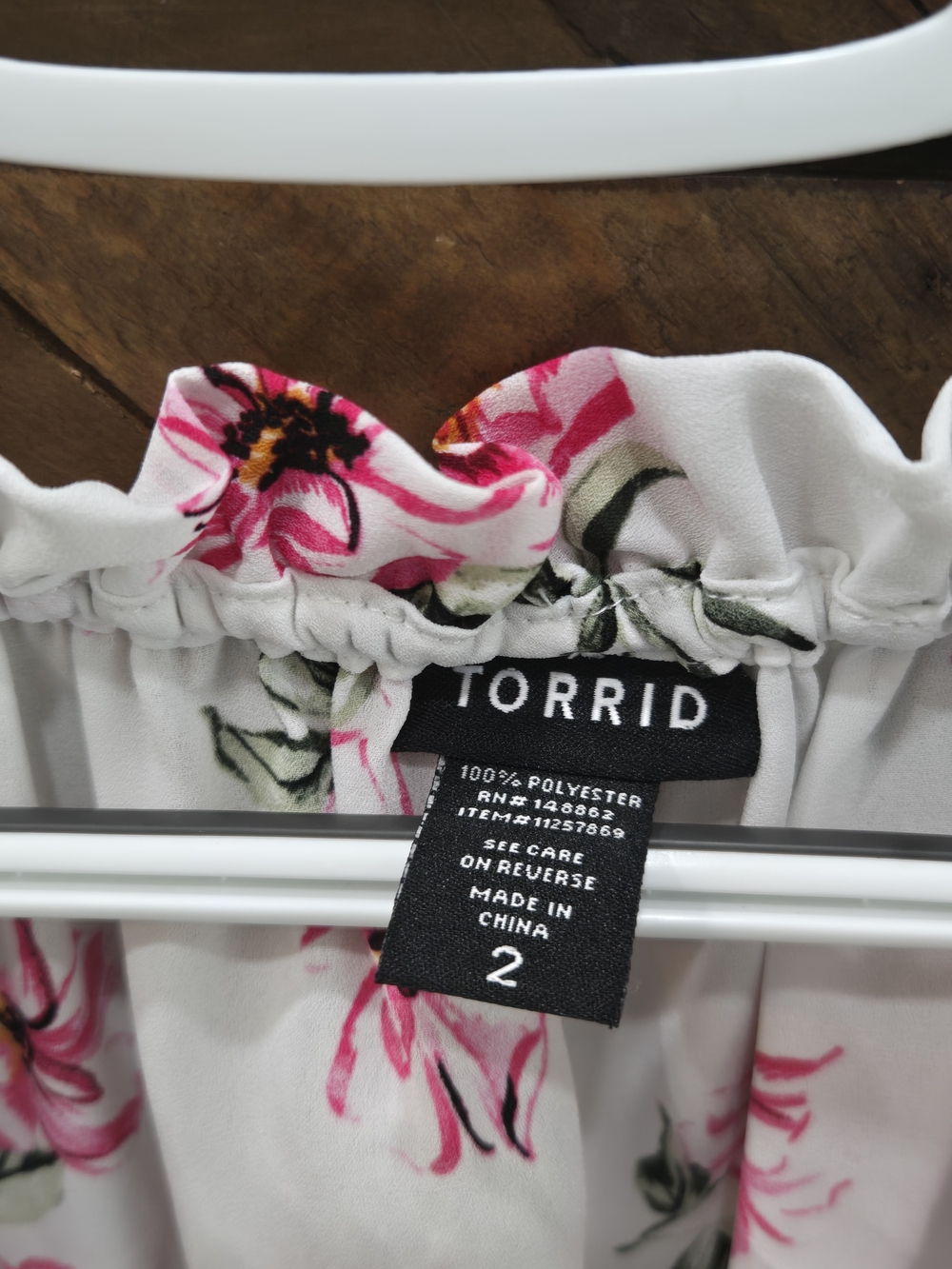 torrid White Floral Ruffle Tie-Front Sleeveless Top - Picture 4 of 5